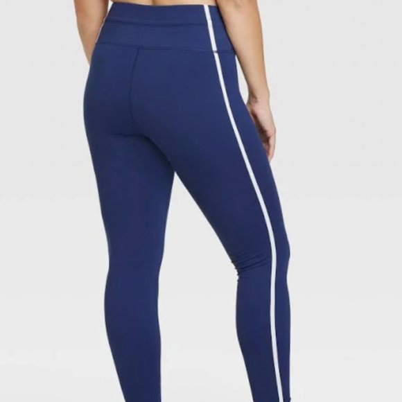 All in Motion Leggings - Picture 2 of 4